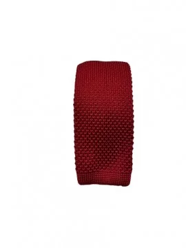 Cravate en maille bordeau